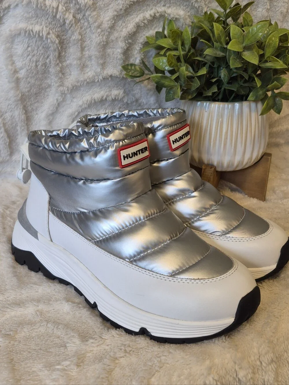 NEW Hunter Anne Waterproof Snow Boots White/Silver Pull On Quilted Women's Sz 9